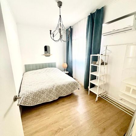 Apart Roy Junto Al Mar Торевьиа Экстерьер фото